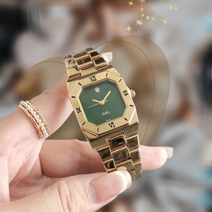 Orologio da Donna Lucky Turn <span class=keywords><strong>Vintage</strong></span> con Cinturino in Oro e Acciaio, Quadrante Quadrato da 37mm con Lancette al Quarzo, Stile Sofisticato e di Moda - Product Image 1