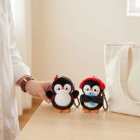 Porte-clés pingouin mignon en peluche avec porte-clés, idéal pour les sacs cadeaux, les sacs à dos et les fêtes à thème animalier