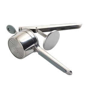 Black Potato Ricer, Ricer para triturar patatas, Potato Ricer Acero inoxidable para puré de patatas esponjoso, 3 discos reemplazables - Product Image 3