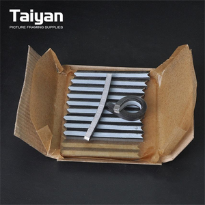 XU TS-D41 TAISHENG FRAME Clous en V pour encadrement photo UNI 7MM - 4200 PIÈCES - Product Image 5
