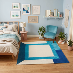 Tapis géométrique moderne en laine tuftée à la main, motif color block, design abstrait contemporain pour salon, chambre et décoration intérieure - Product Image 1