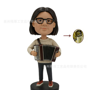 Figurine d'Accordéoniste avec Fonction Boîte à Musique, Style Artistique Cartoon, Décoration de Bureau - Product Image 1