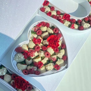 Boîte cadeau en carton en forme de lettres « Je t'aime » remplissable avec des fleurs de fraises au chocolat pour des friandises - Product Image 5