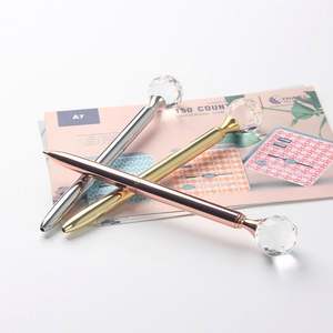 Commercio all'ingrosso 1.0mm Premium penna a sfera di fabbrica in metallo diamante rosa oro <span class=keywords><strong>grande</strong></span> diamante trasparente 1.0mm larghezza di <span class=keywords><strong>scrittura</strong></span> - Product Image 4