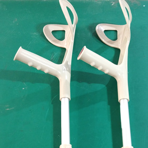 Muletas de codo Gao Bokangda de aleación de aluminio telescópicas ligeras para rehabilitación y senderismo - Product Image 2