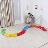Poutre d'équilibre sensorielle en plastique arc-en-ciel, idéale pour les jeux d'intérieur à la maison, pour les tout-petits, les enfants d'âge préscolaire et les enfants Montessori