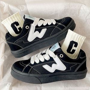 Chaussures en toile coréennes tendance pour collège, unisexe, à semelle épaisse, polyvalentes, décontractées, de sport et de skate - Product Image 3