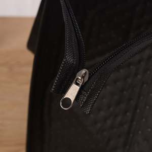 Sac Isotherme Portable Noir Tendance avec Fermeture Éclair et Motif Lettres en Non-Tissé pour Pique-Nique en Extérieur et Rangement Alimentaire – Offre Spéciale - Product Image 2