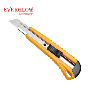 <strong>Hot</strong> Sell Low Price China Wholesale Market Agents Office Tools Durable 18mm Utility Metal <strong>Knife</strong> With Carbon Steel Blade - Product Image 5