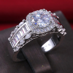 Elegante anello quadrato per donna, stile principessa, design scintillante con intarsi, gioielli alla moda - Product Image 2