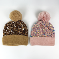 Bonnet en fausse fourrure brillante avec grand pompon, logo personnalisé, haute qualité, tendance, pour la plage et les voyages, vente en gros, faible MOQ, saison hiver