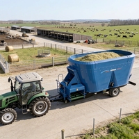 Landwirtschaftlicher TMR-Futtermischwagen Traktor-gezogene Total-Mixed-Ration-Vorbereitungsmaschine PTO-Futtermischer mit Lader und Förderband
