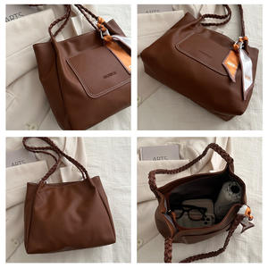 حقيبة كتف جديدة أنيقة MU لحمل السعات الكبيرة للنساء لفصلي الخريف والشتاء لعام 2024، حقيبة جراب للتجارة الخارجية - Product Image 2