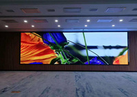 Adaptive Helligkeit, integrierte Lautsprecheranlage, hohe Farbtreue, Standby-Energiesparmodus für Campus-Offentagsveranstaltungen und Sportfeste