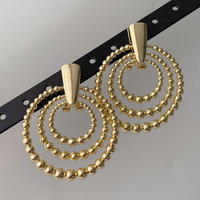 2025 Boucles d'oreilles en perles de cercle en métal doré multicouche à la mode à la mode un accessoire d'oreille polyvalent