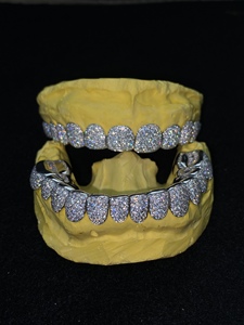 Rejilla Dental Personalizada de Hip Hop, con Incrustaciones de Plata 925 y Moissanita VVS, Corte Permanente 12x12, para Hombres - Product Image 1