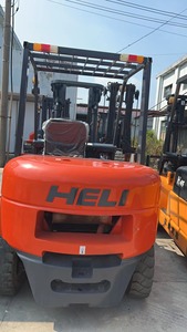 Chariot élévateur d'occasion Heli 50 de marque chinoise, 5 tonnes, modèle 2023, mât à 3 sections, vérin central et déplaceur latéral, moteur puissant, hauteur de levage 4,5 mètres - Product Image 4
