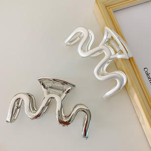 مشبك شعر معدني مموج أسود ذهبي غير لامع بتأثير الجليتر للنساء، مشابك شعر كبيرة جديدة قوية التثبيت غير قابلة للانزلاق، إكسسوار للفتيات - Product Image 4