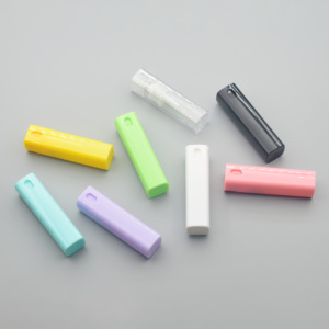 <span class=keywords><strong>Poche</strong></span> <span class=keywords><strong>vide</strong></span> rechargeable de 10ml en plastique de pulvérisation carrée contenant de désinfection des mains atomiseur bouteille de voyage de parfum vente en gros - Product Image 4