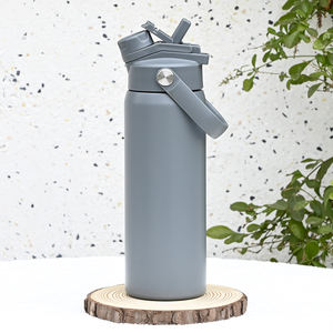 Bouteille d'eau isotherme sans BPA de 700 ml avec couvercle à paille, gourde isotherme en acier inoxydable pour écoliers et adultes, cadeau personnalisé avec logo - Product Image 1