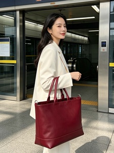 Factory Custom Genuine <strong>Leather</strong> Tote <strong>Bag</strong> for <strong>Women</strong> Minimalist Design Wholesale OEM ODM Soft <strong>Leather</strong> Handbag - Product Image 3