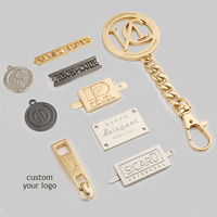 Étiquette personnalisée en métal 3D gaufré, écologique, pour sacs à main et vêtements, avec motifs carrés/rectangulaires et placage de logo