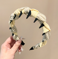 Bandeau de cheveux de style coréen haut de gamme pour femmes. Un serre-tête avec un dessus épais. Il convient au lavage du visage.