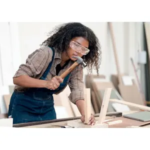 Casse-noix en bois de hêtre, gadgets personnalisés - Product Image 2