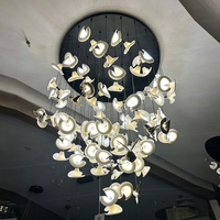 Lustre en verre cristal à pétales irréguliers de luxe, suspension créative sculpturale pour hall d'ascenseur et éclairage de projet à plafond haut