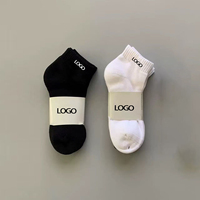 Chaussettes Crew à logo brodé de créateur Chaussettes de sport 100% coton personnalisées pour hommes Mode OEM Service Football imprimé numériquement