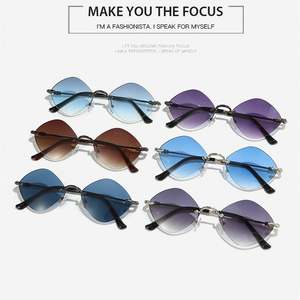 Gafas de Sol Personalizadas con Logotipo, Estilo Vintage 2025, Montura Metálica para Hombre, Forma de Diamante, Punk, UV400, Sin Montura, Poligonales, para Mujer - Product Image 2