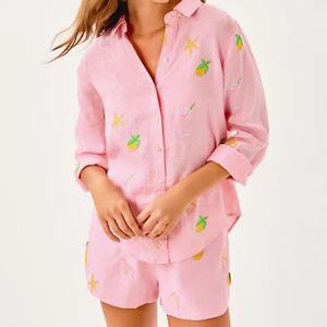 Conjunto de 2 Piezas de Lino para Mujer, Estilo Casual 2025, Camisa de Algodón Bordada y Pantalones Cortos por Encima de la Rodilla, Venta Caliente OEM - Product Image 1