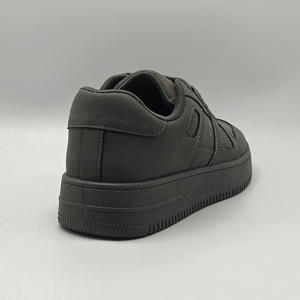 Модные трендовые спортивные кроссовки на шнуровке с дышащим латексным верхом, удобной легкой плоской подошвой и повседневной промежуточной стелькой - Product Image 1