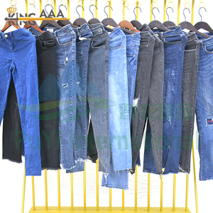 Vente en gros de pantalons en jean pour femmes Bea, lots de jeans d'occasion Ukay Ukay, vêtements d'occasion de seconde main, vêtements d'occasion du Pakistan - Product Image 1