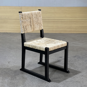 Sedia da pranzo in legno massello di frassino nero Wabi-Sabi con seduta in paglia intrecciata a mano, mobili rustici per ristoranti in stile farmhouse, vendita all'ingrosso - Product Image 1