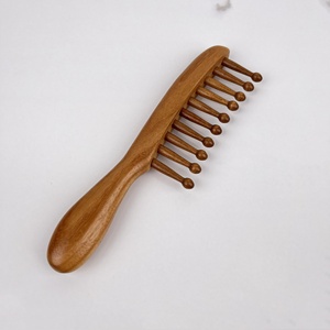 Classico pettine <span class=keywords><strong>in</strong></span> <span class=keywords><strong>legno</strong></span> di sandalo naturale con manico lungo e denti larghi, distanziatore <span class=keywords><strong>per</strong></span> <span class=keywords><strong>capelli</strong></span>, spazzola districante <span class=keywords><strong>per</strong></span> massaggio del cuoio capelluto - Product Image 6