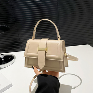 Nuevos bolsos de hombro de moda para damas Bolsos de cuero cuadrados pequeños y bolso de diseñador para mujer de colores sólidos - Product Image 2
