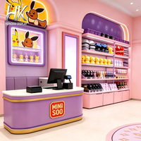 Comptoir de caisse incurvé personnalisé violet, étagères murales roses, boîte lumineuse, niche, base, tiroirs, écologique, durable pour le commerce de détail