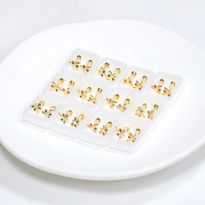 ต่างหูแฟชั่นแบบติดหู 18k ทองสแตนเลสสตีล ป้องกันการหลุด แบบเกลียว ลายดอกไม้ ผีเสื้อ ผลไม้ สัตว์ ราศี ของขวัญสำหรับผู้หญิง - Product Image 2