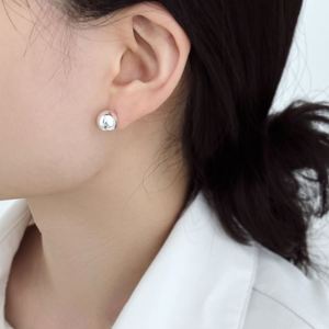 Pendientes de Plata de Ley 925 con Baño de Rodio y Superficie Pulida, Diseño Circular con Cuentas, para Mujer, Uso Diario, Marca Dylam Dainty Unique - Product Image 3