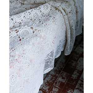 Cubrecama de Ganchillo Blanco Moderno Hecho a Mano por Robcultura, Personalizable en Tamaños Individual, Matrimonial, Queen y King, con Diseño Liso para Dormitorio - Product Image 4