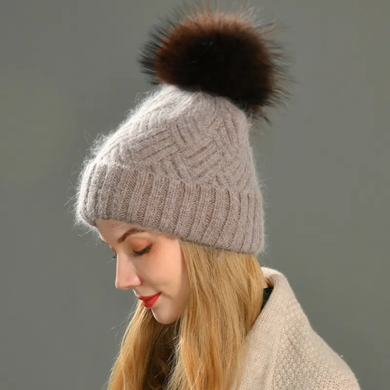 الشتاء النساء السيدات بالجملة الكشمير قبعة صغيرة محبوكة عادي قبعة صغيرة تناسب ذوق المشتري مع ريال الراكون الفراء بوم بوم الكرة