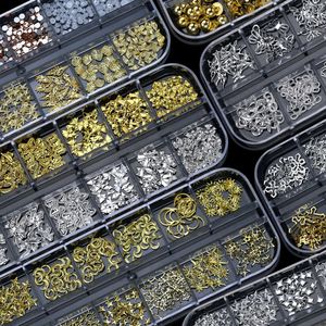 12 compartiments de décorations mixtes pour ongles : perles argentées et dorées, coquillages, mini-rivets, strass pour nail art - Product Image 6