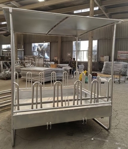 Comedouro de Feno Quadrado de Aço Reforçado para Cavalos com Teto - Product Image 5