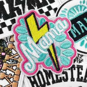 ตราปักลายสายฟ้าพร้อมตัวอักษรและดอกไม้แบบรีดติด สำหรับตกแต่งเสื้อผ้า กระเป๋า หรือของขวัญวัน<span class=keywords><strong>แม่</strong></span> - Product Image 2