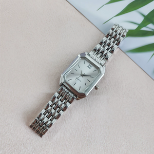 1 montre à quartz élégante et mignonne pour femme - Convient pour un usage quotidien, les fêtes d'anniversaire, les rassemblements du week-end et les cadeaux N2605131 - Product Image 2