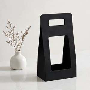 Sacs d'emballage pour bonbons et boissons en papier kraft noir biodégradable, écologiques et personnalisables, avec poignées découpées - Product Image 1