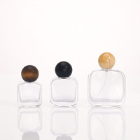 Vente en gros de flacons pulvérisateurs en verre vides de luxe, personnalisés, 30 ml, 50 ml, 100 ml, carrés, plats, imprimés en sérigraphie, écologiques, fabriqués au Shandong