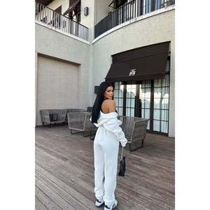 Conjunto de Traje Blanco con Detalle de Cremallera para Mujer - Pantalones Elegantes con Detalle de Cremallera - Product Image 1