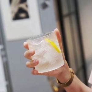 Verre à vin japonais rayé écologique de forme irrégulière pour usage domestique et bar, compatible lave-vaisselle et micro-ondes (ne convient pas au micro-ondes) - En stock - Moonbiffy - Product Image 3